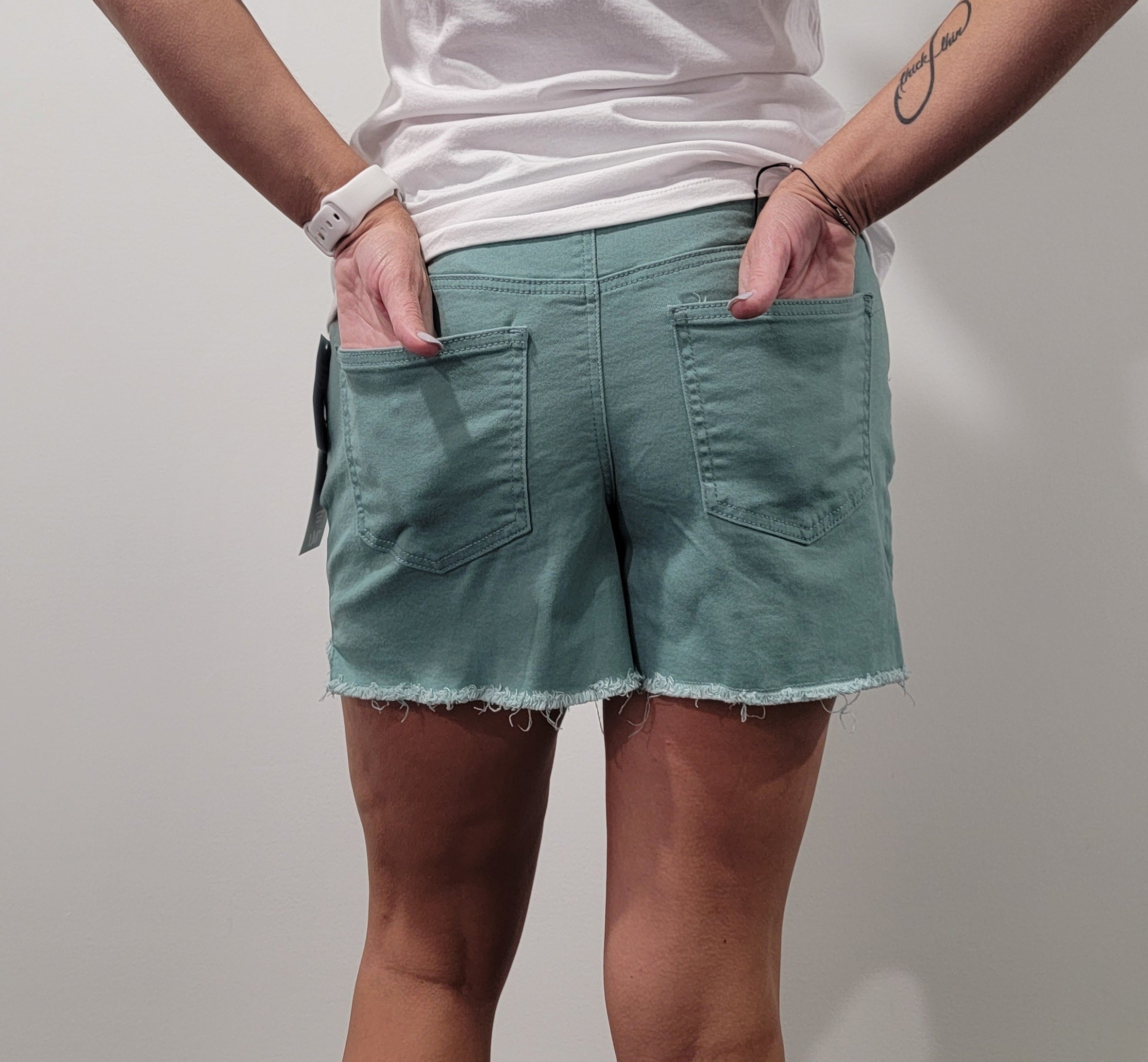 Frayed Hem Pull-on Shorts